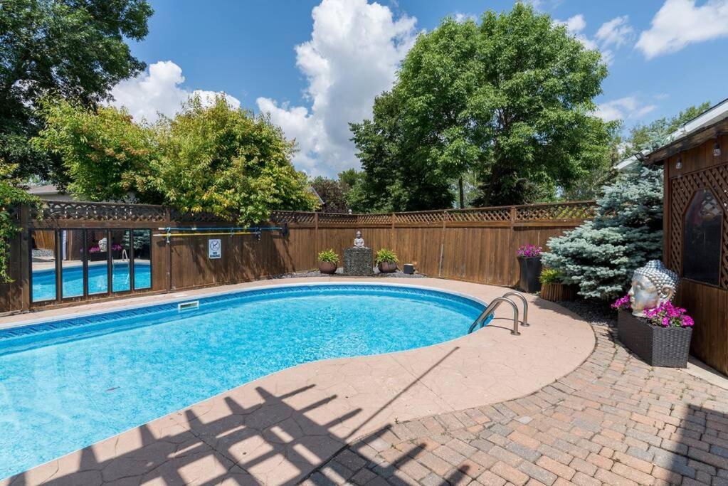 Luxe Oasis Retreat: Lg Grp, Pool, Bbq, 4Br, Ac! Villa Winnipeg Exterior photo